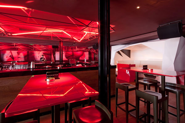 “火焰”在跳躍，宣泄著熱情 上海Bar-Rouge酒吧設(shè)計